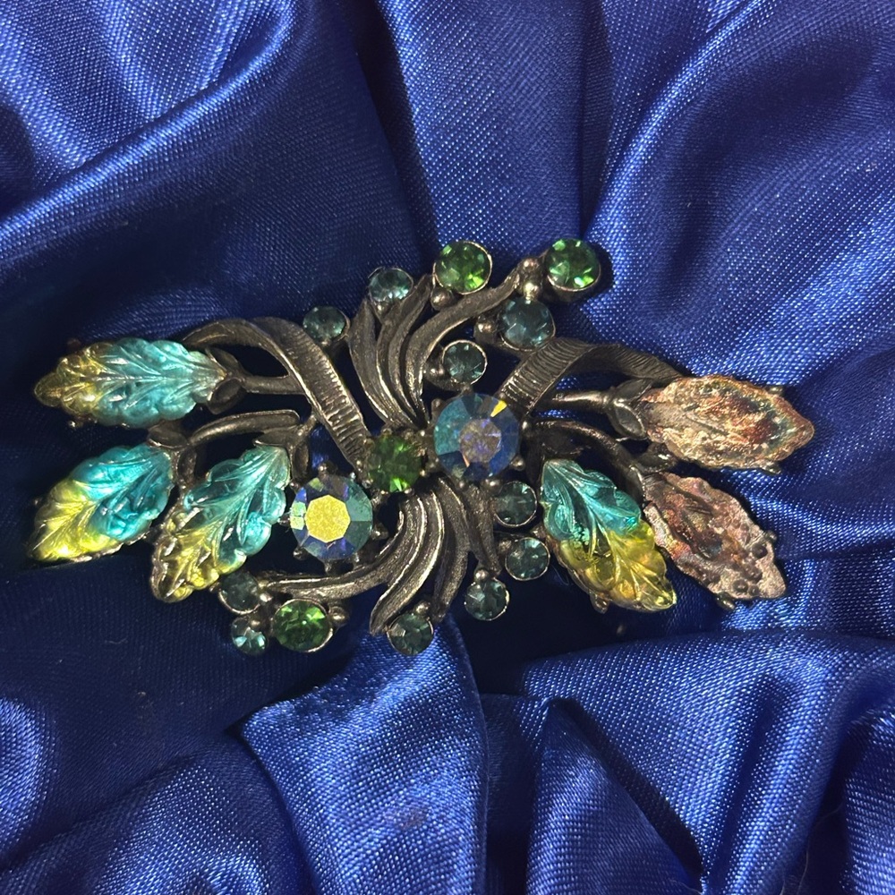 Elegant Multicolor Floral Brooch